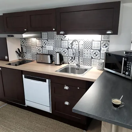 La Perle Du 58 - T2 Parking Wifi Terrasse Clim Апартаменты